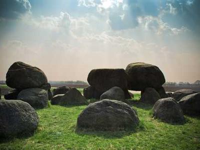 News Podcast: SelfPubCon Highlights Direct-to-Reader Trends, Spotify Launches New Audiobook Selects Platform